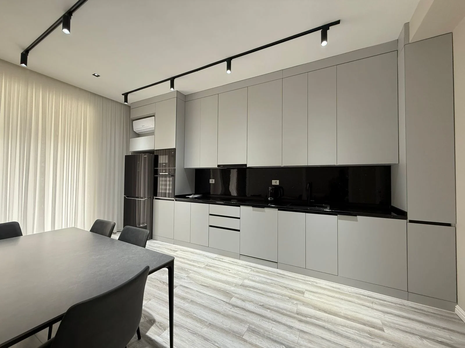 Kirayə 2 otaqlı Mənzil 100 m² Xətai r.