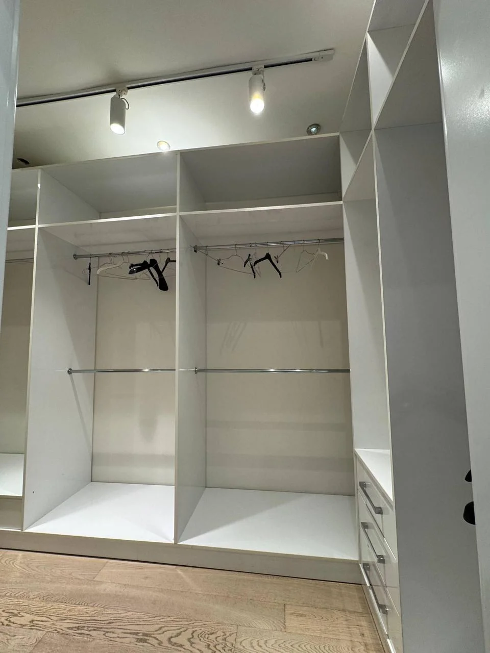 Kirayə 3 otaqlı Mənzil 119 m² Nəsimi r.