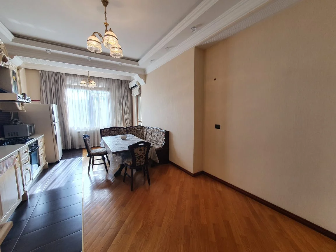 Kirayə 2 otaqlı Mənzil 120 m² Nəsimi r.