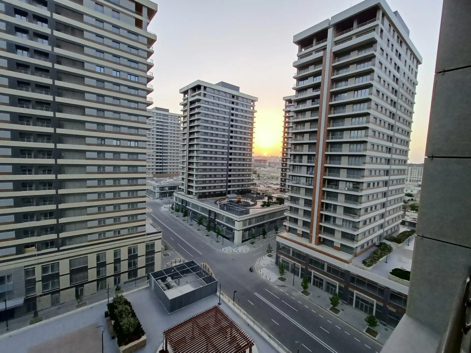 Kirayə 2 otaqlı Mənzil 65 m² Xətai r. Ağ şəhər q. – şəkil 1