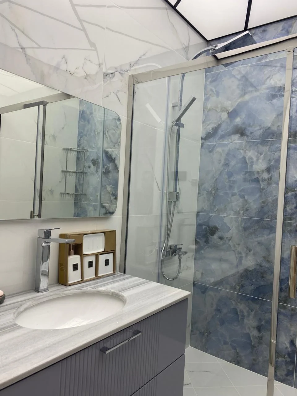 Kirayə 3 otaqlı Mənzil 140 m² Xətai r.