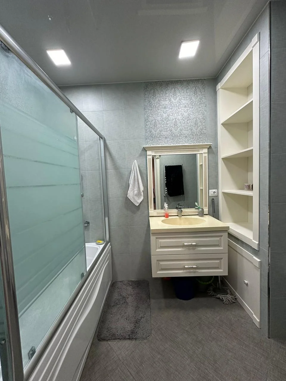 Kirayə 3 otaqlı Mənzil 140 m² Xətai r.
