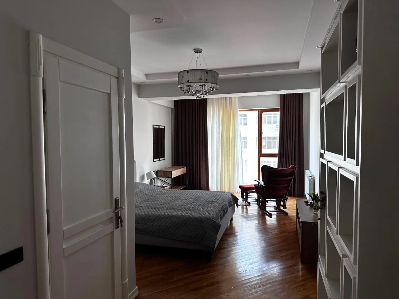 Kirayə 3 otaqlı Mənzil 141 m² Xətai r.