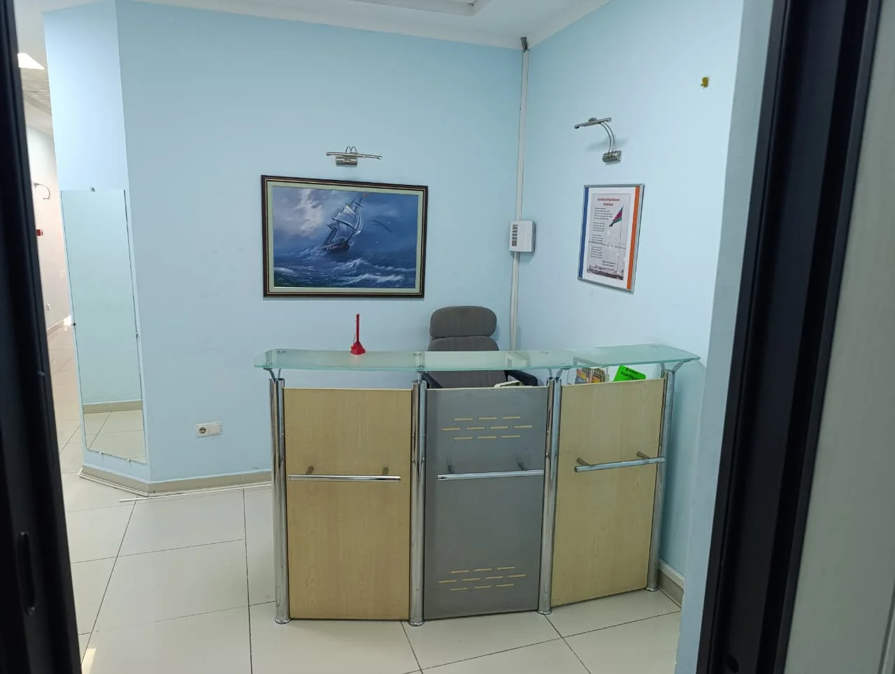 İcarəyə verilir 7 otaqlı ofis 301 m