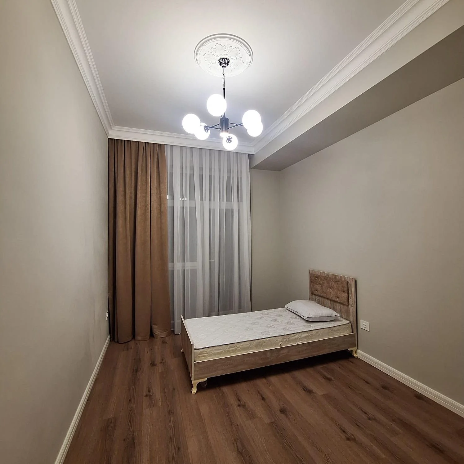 Kirayə 3 otaqlı Mənzil 150 m² Xətai r.