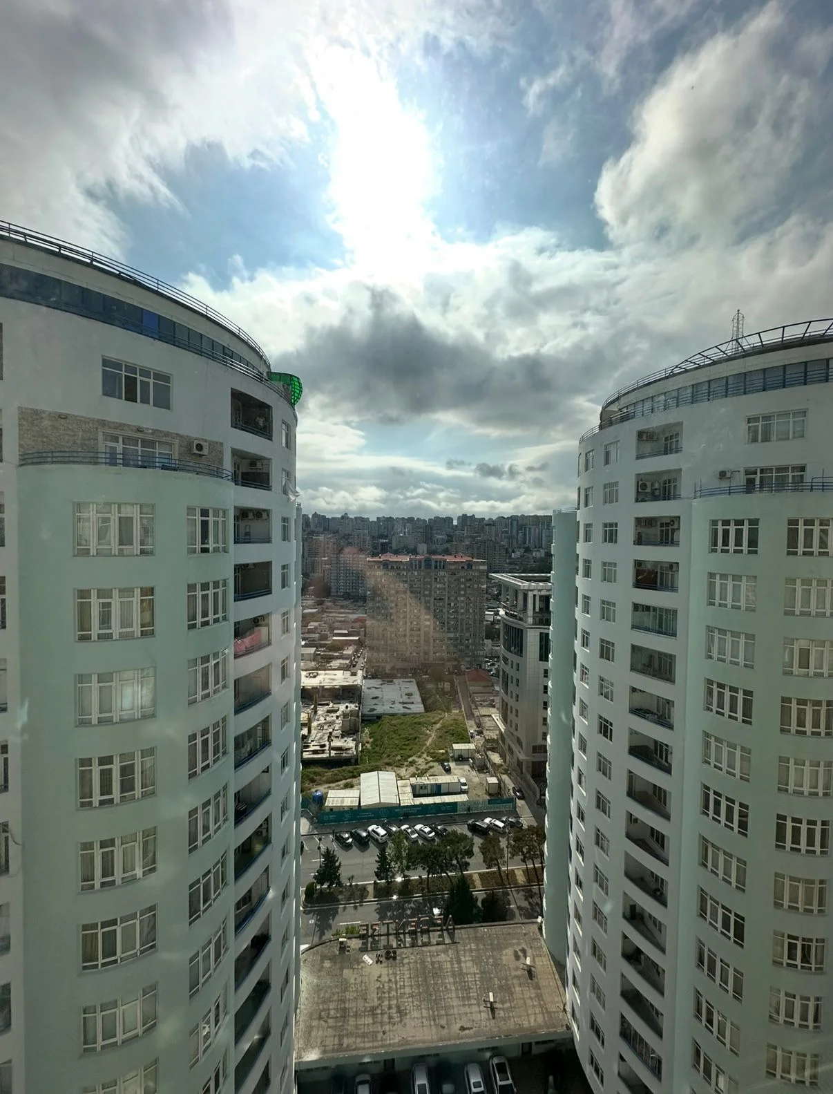 Kirayə 4 otaqlı Mənzil 200 m² Nəsimi r.