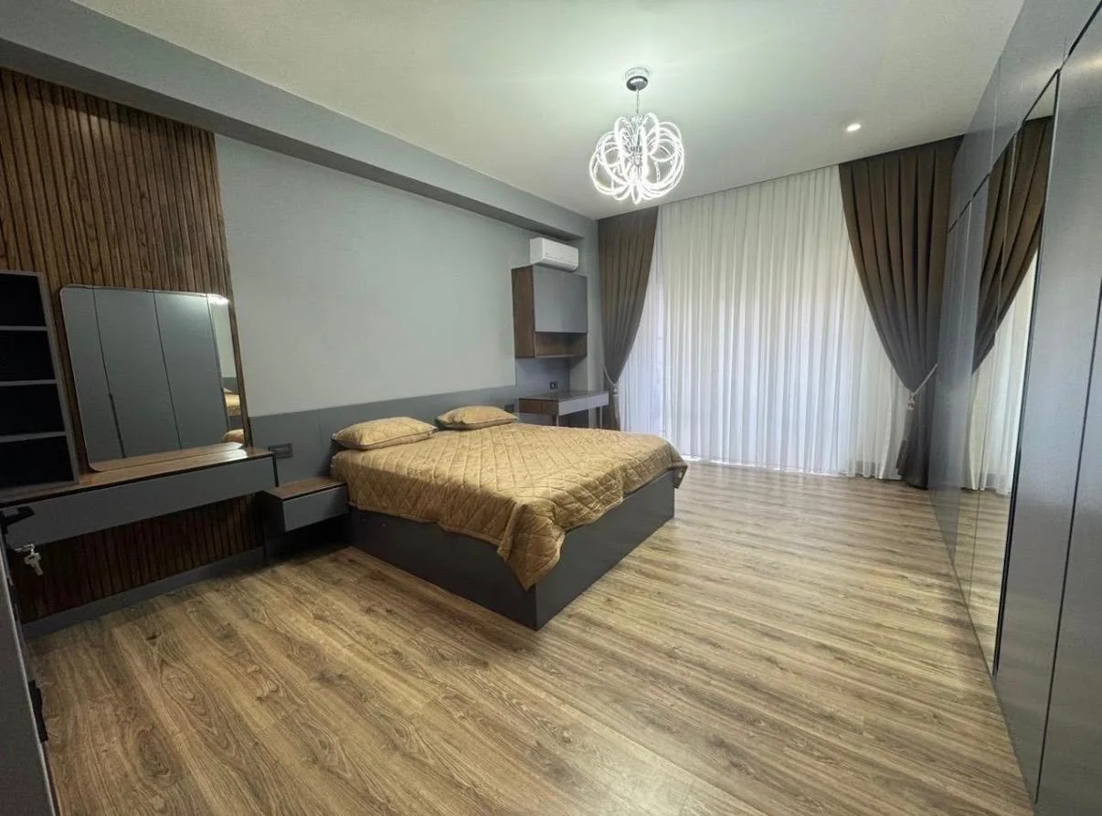 Kirayə 3 otaqlı Mənzil 140 m² Xətai r.