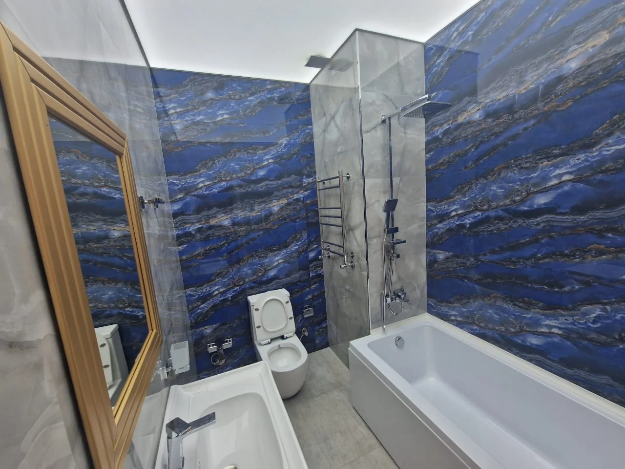 Kirayə 5 otaqlı Mənzil 200 m² Xətai r.