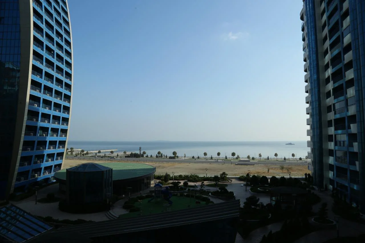 Kirayə 4 otaqlı Mənzil 270 m² Xətai r.