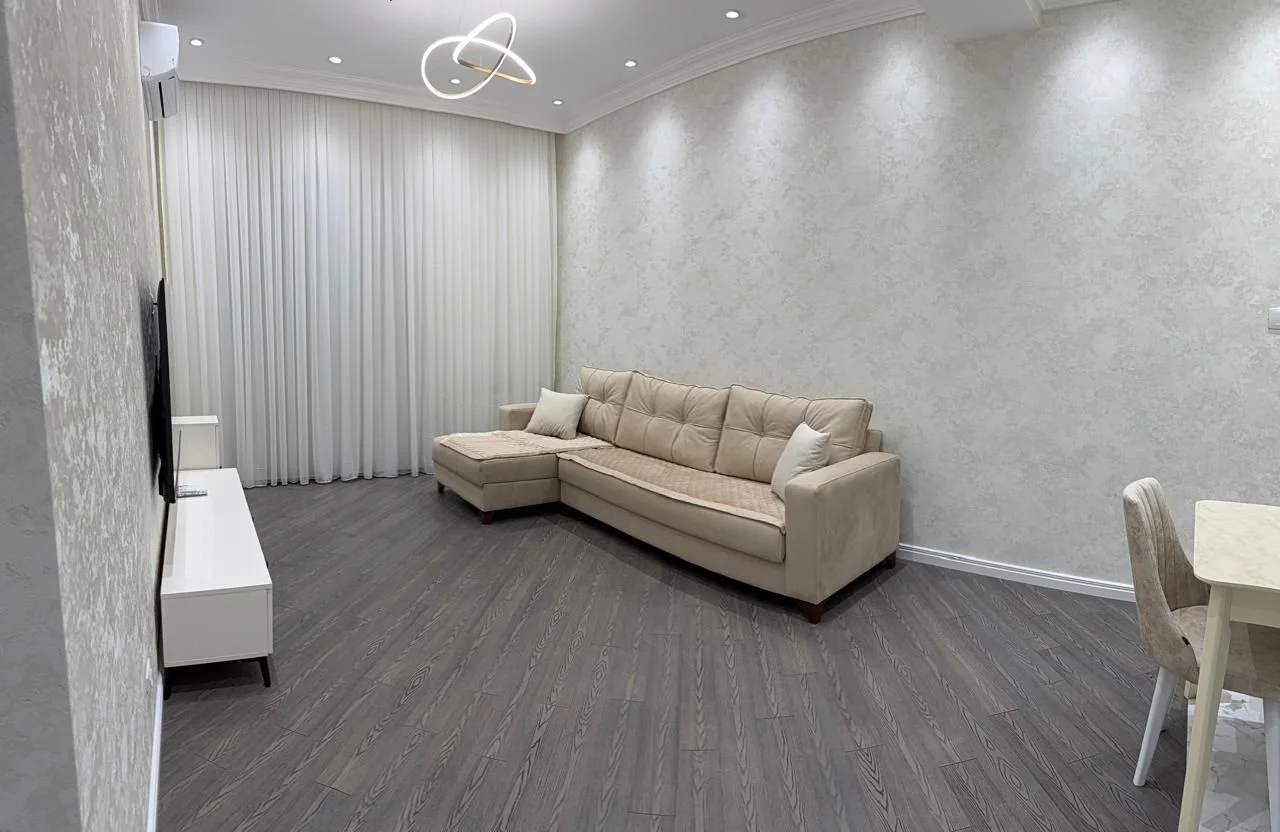 Kirayə 3 otaqlı Mənzil 100 m² Xətai r.