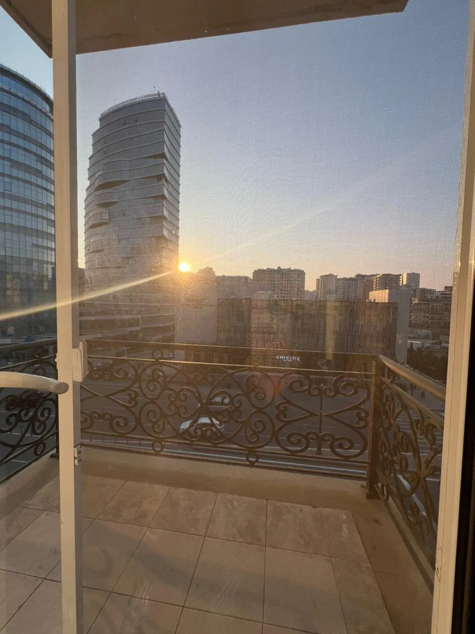 Kirayə 2 otaqlı Mənzil 110 m² Xətai r. Ağ şəhər q. – şəkil 16