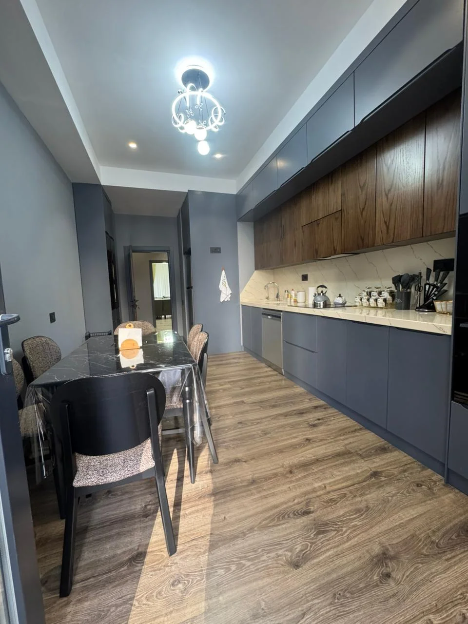 Kirayə 3 otaqlı Mənzil 140 m² Xətai r.