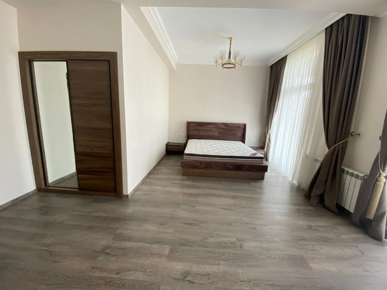 Kirayə 4 otaqlı Mənzil 184 m² Xətai r.