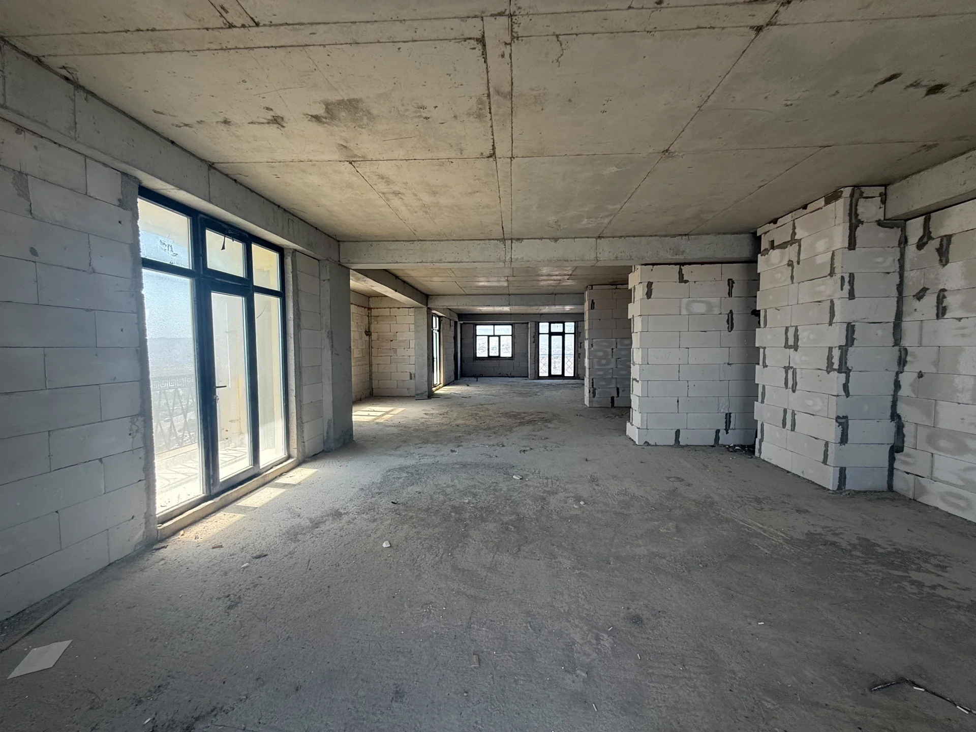 Satılır 4 otaqlı Mənzil 178.1 m² Səbail r.