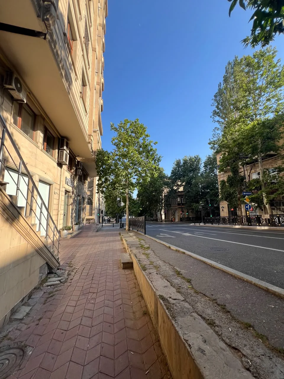 Kirayə 3 otaqlı Ofis 300 m² Nəsimi r.