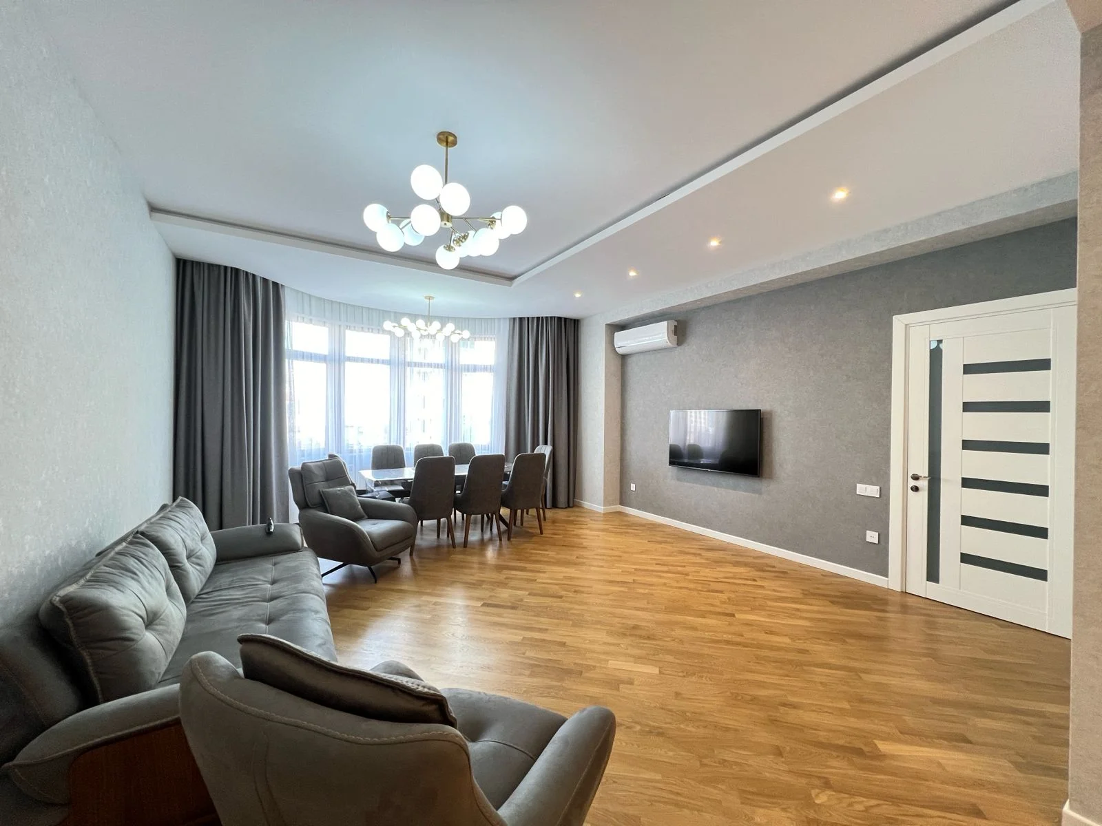 Kirayə 3 otaqlı Mənzil 130 m² Səbail r.