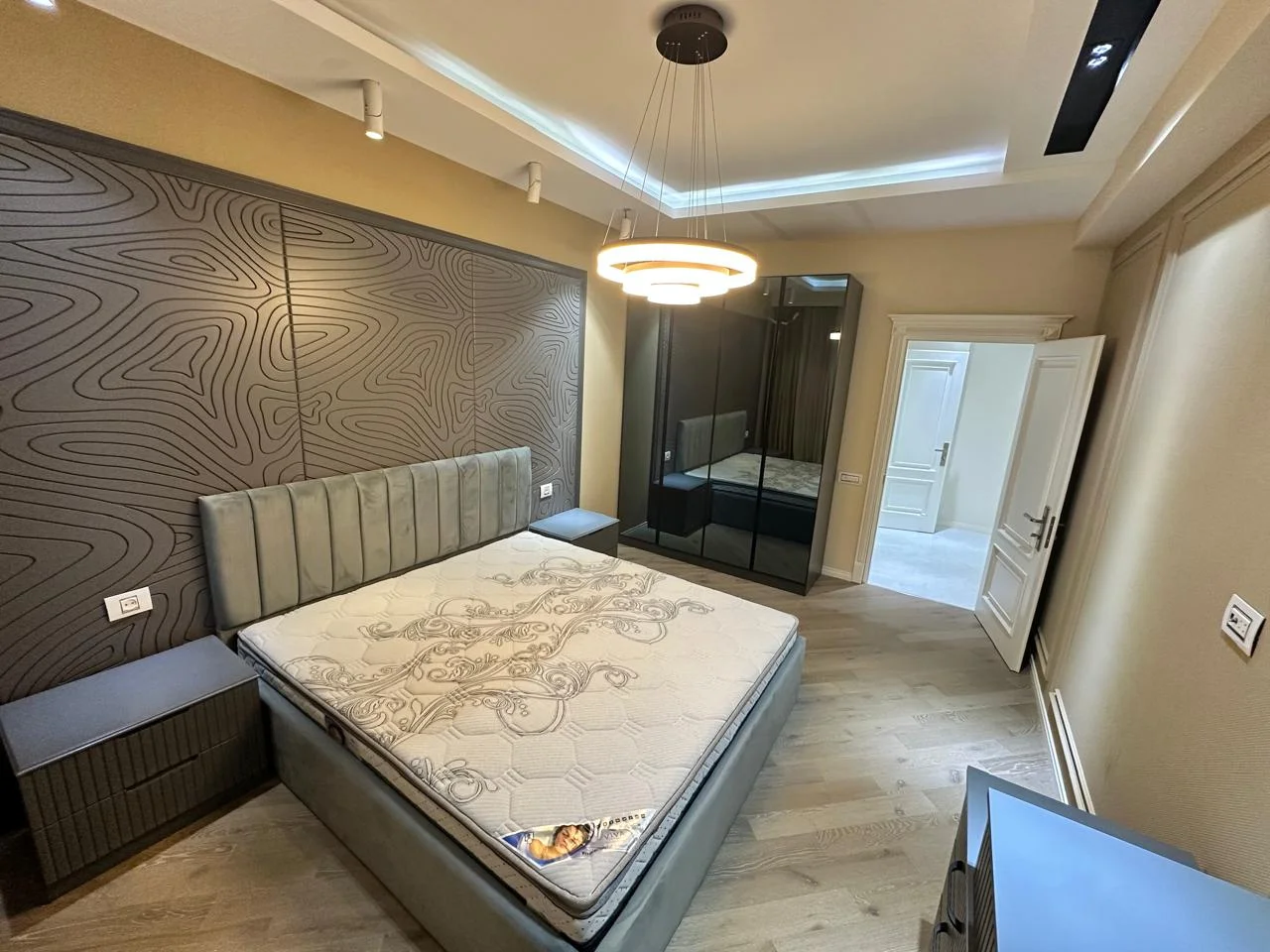 Kirayə 2 otaqlı Mənzil 95 m² Xətai r.