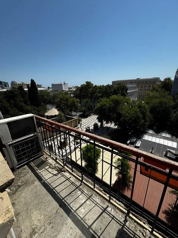 Kirayə 5 otaqlı Ofis 140 m² Səbail r.