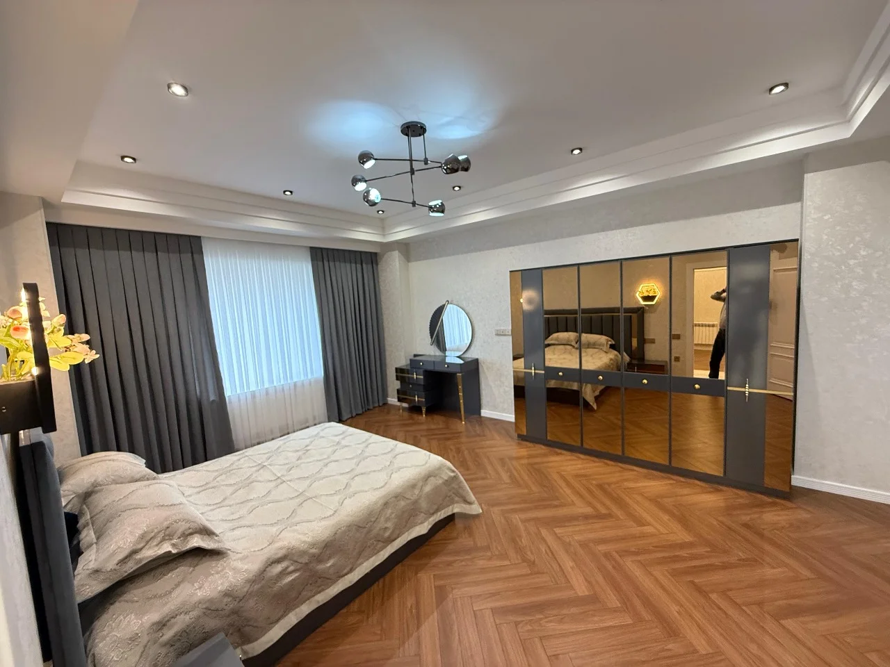 Diplomst Residence , Ağ şəhər