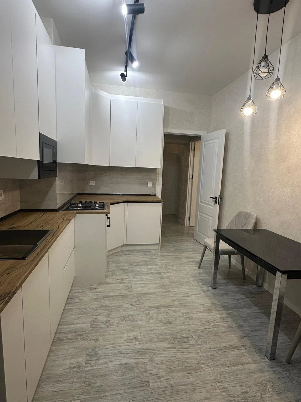 Nərimanov m. 3 otaq 1500azn yeni