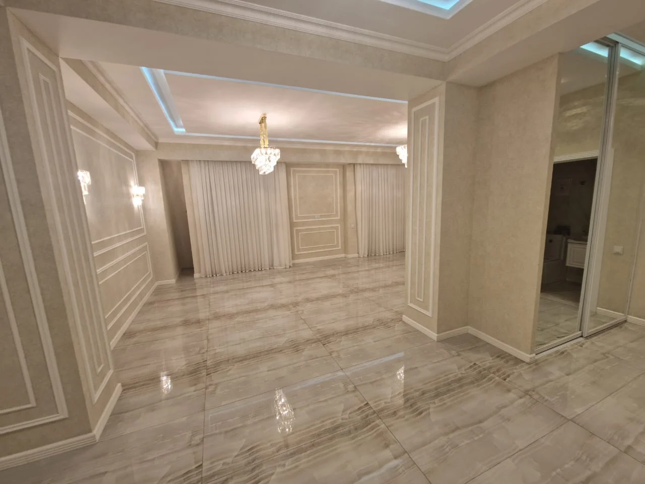 Kirayə 5 otaqlı Mənzil 200 m² Xətai r.