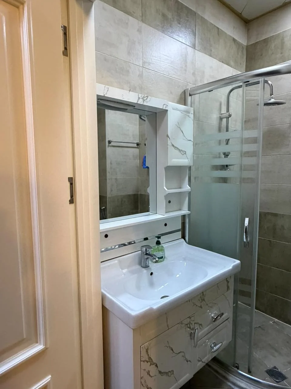 Kirayə 4 otaqlı Mənzil 150 m² Xətai r.