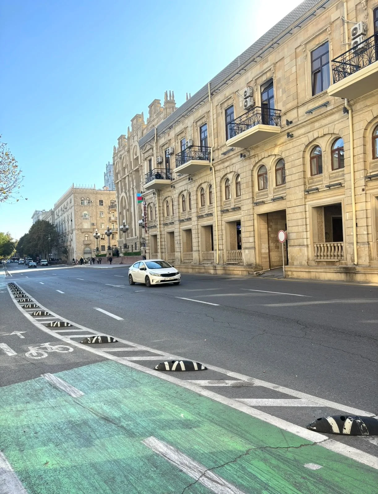 Kirayə 3 otaqlı Mənzil 185 m² Səbail r. Sahil m. – şəkil 2