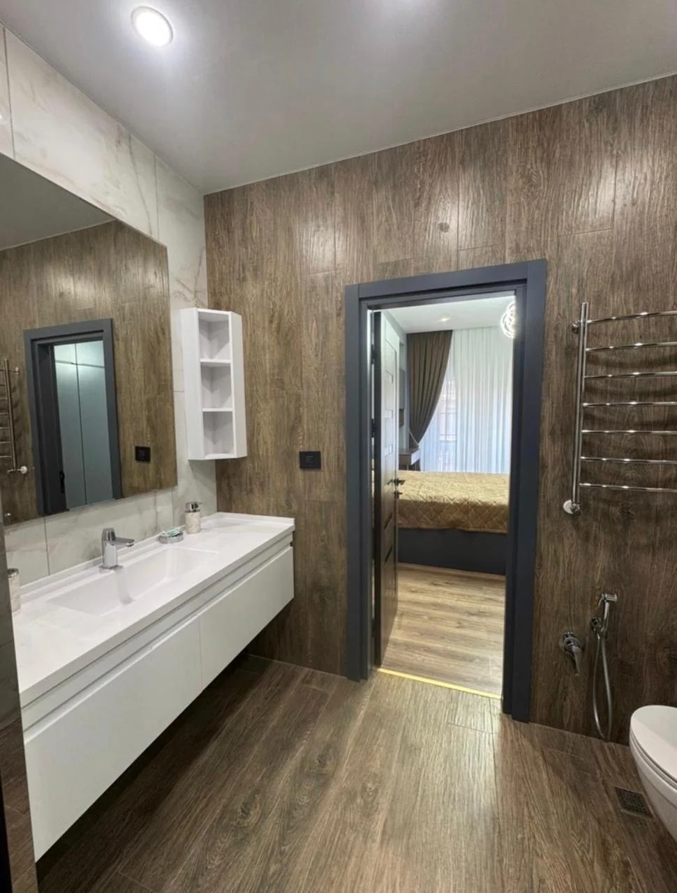 Kirayə 3 otaqlı Mənzil 140 m² Xətai r.