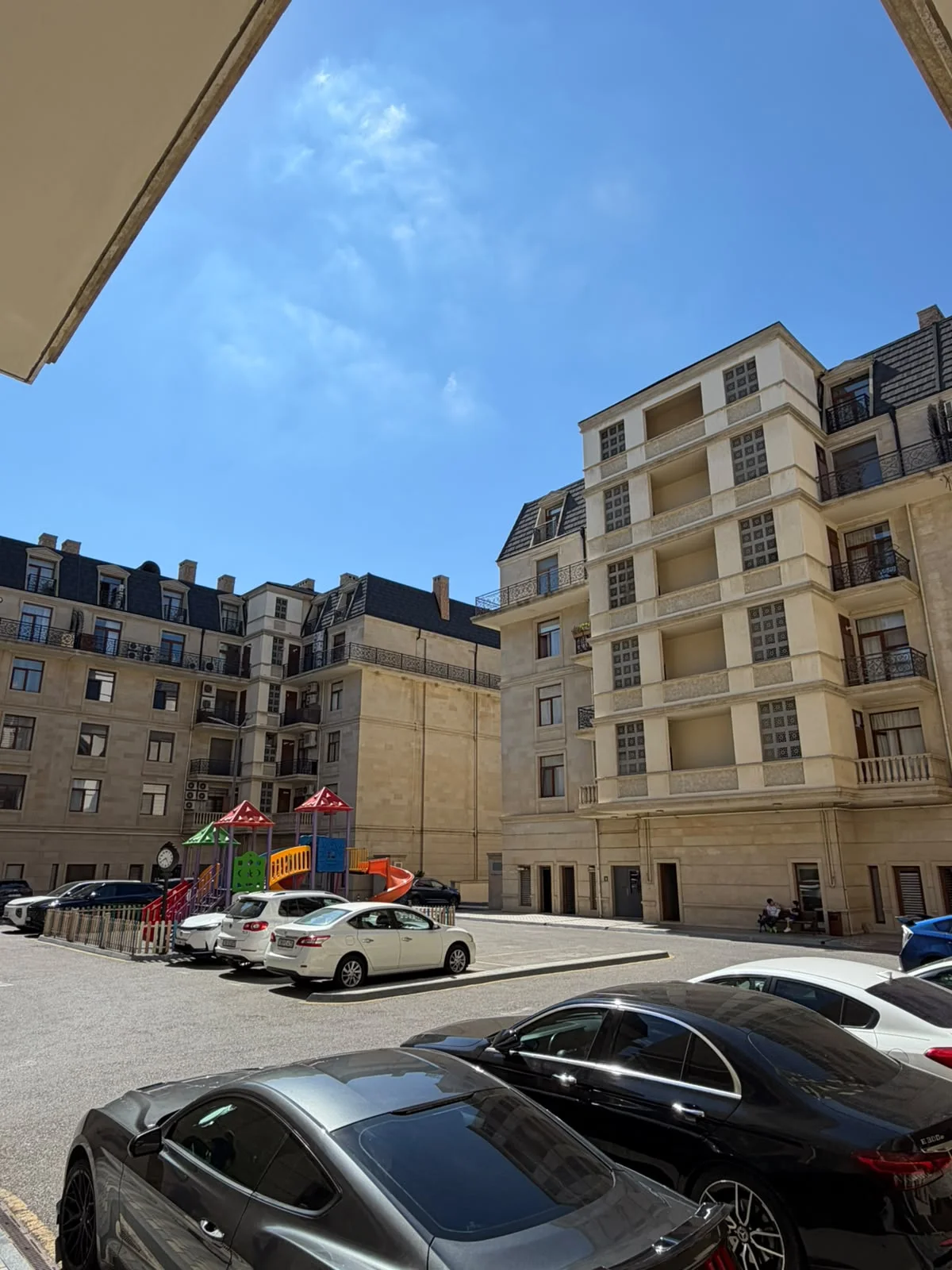 Kirayə 4 otaqlı Mənzil 150 m² Xətai r.