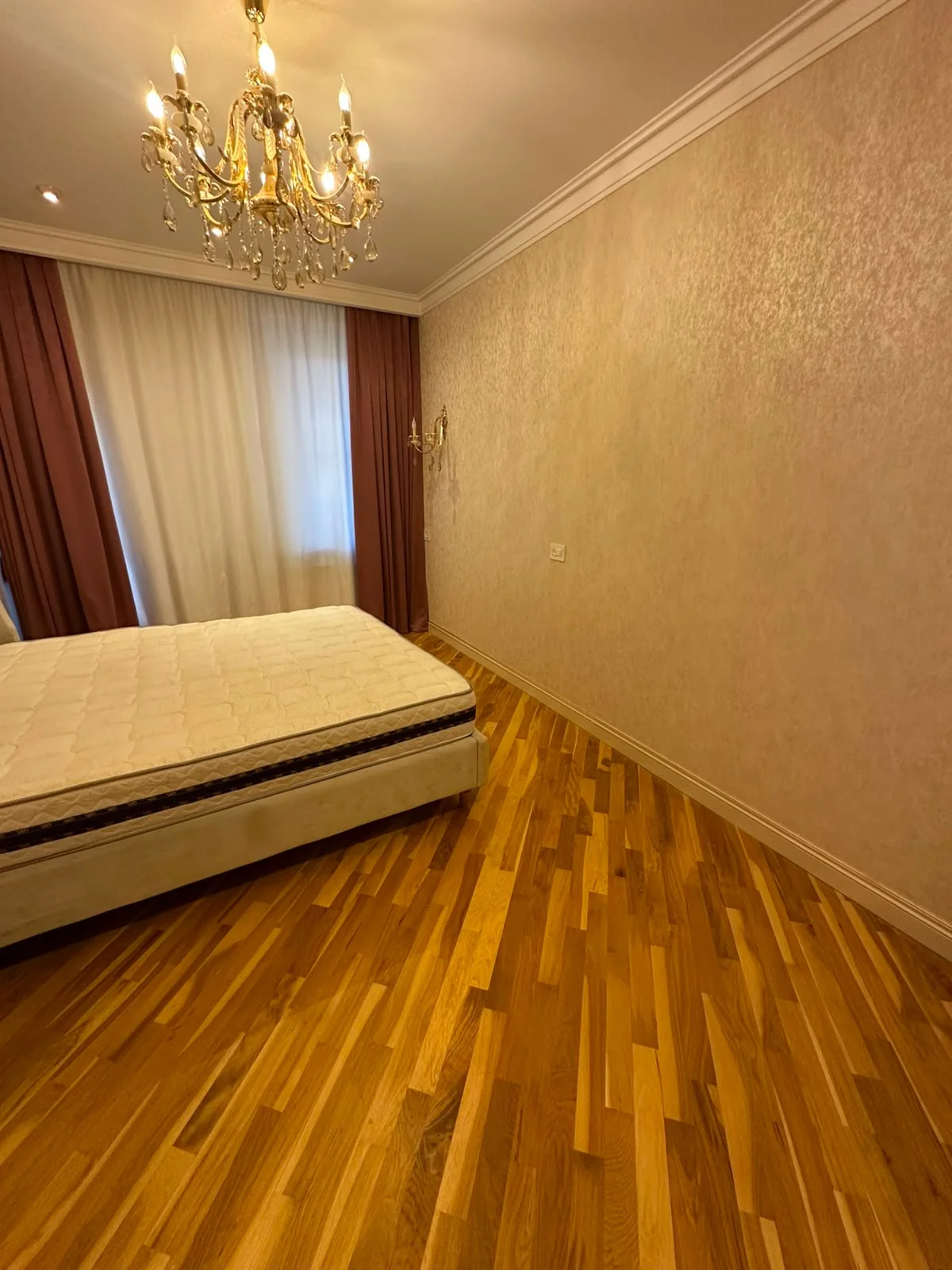 Port Bakunun yanı 4 otaq 3000 azn