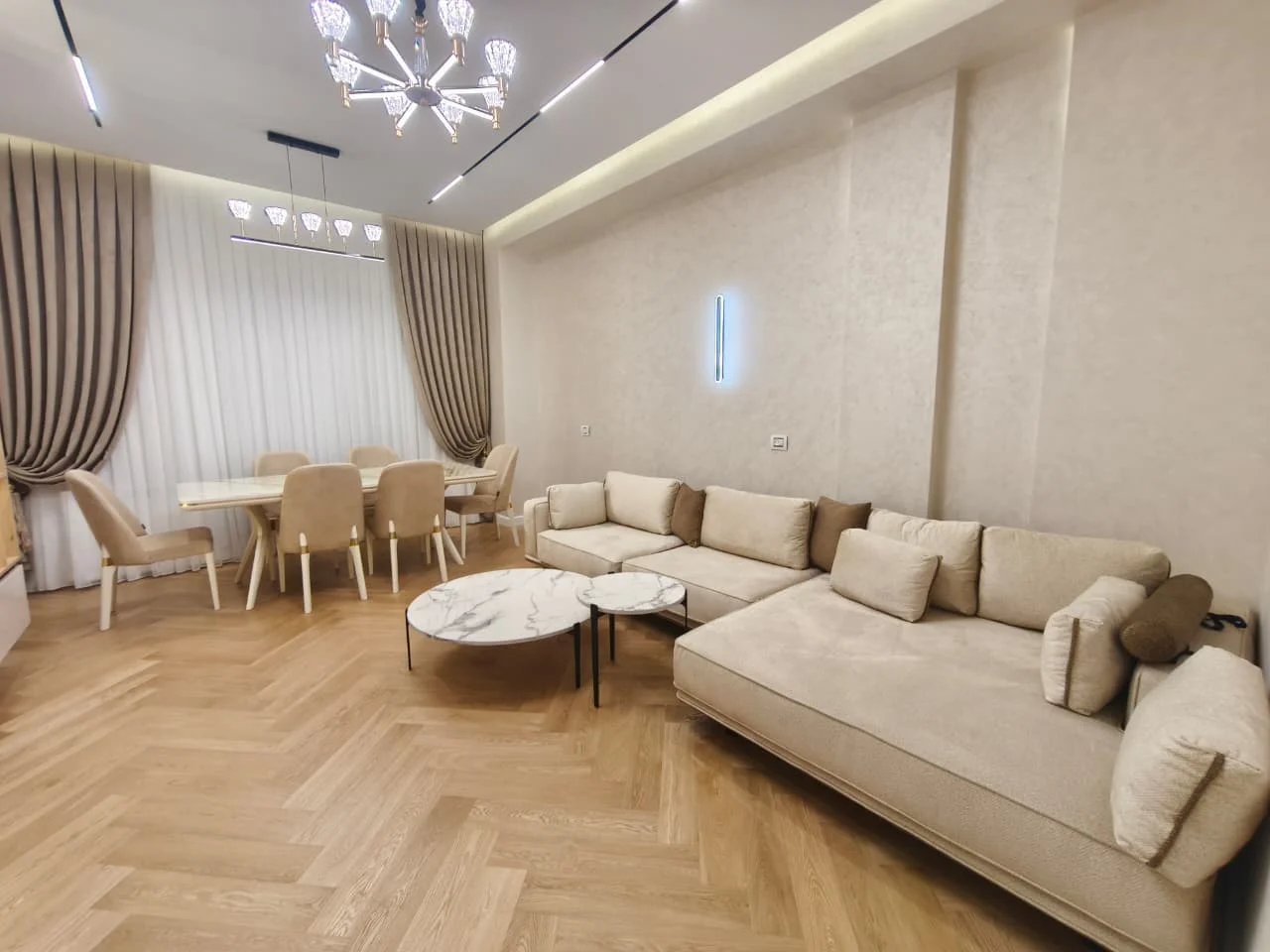 Kirayə 3 otaqlı Mənzil 140 m² Xətai r.