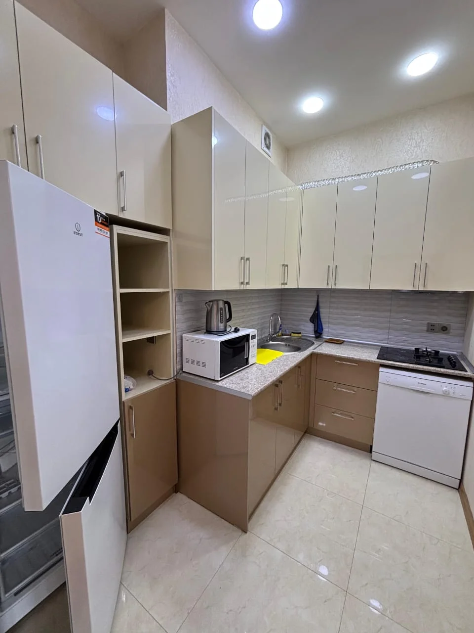 Kirayə 2 otaqlı Mənzil 64 m² Xətai r. – şəkil 2