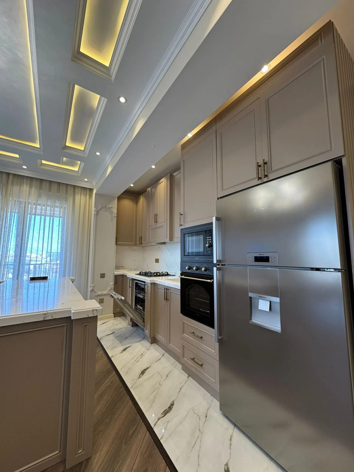 Kirayə 4 otaqlı Mənzil 140 m² Xətai r.