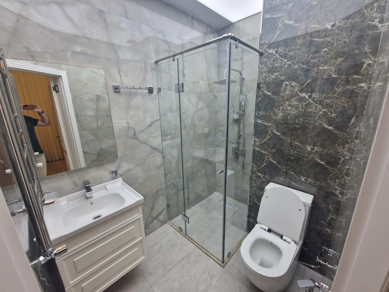Kirayə 5 otaqlı Mənzil 200 m² Xətai r.