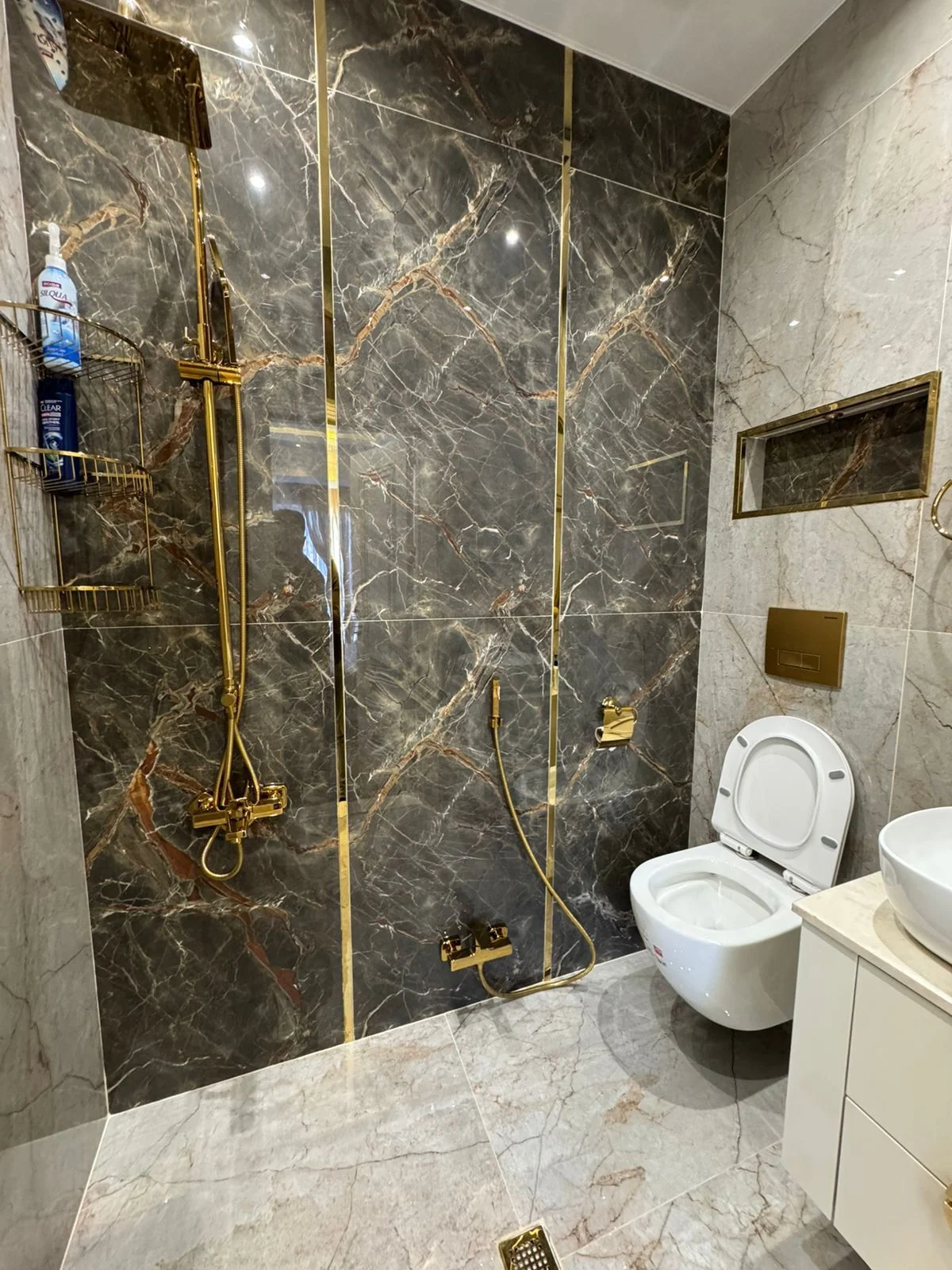 Kirayə 4 otaqlı Mənzil 140 m² Xətai r.