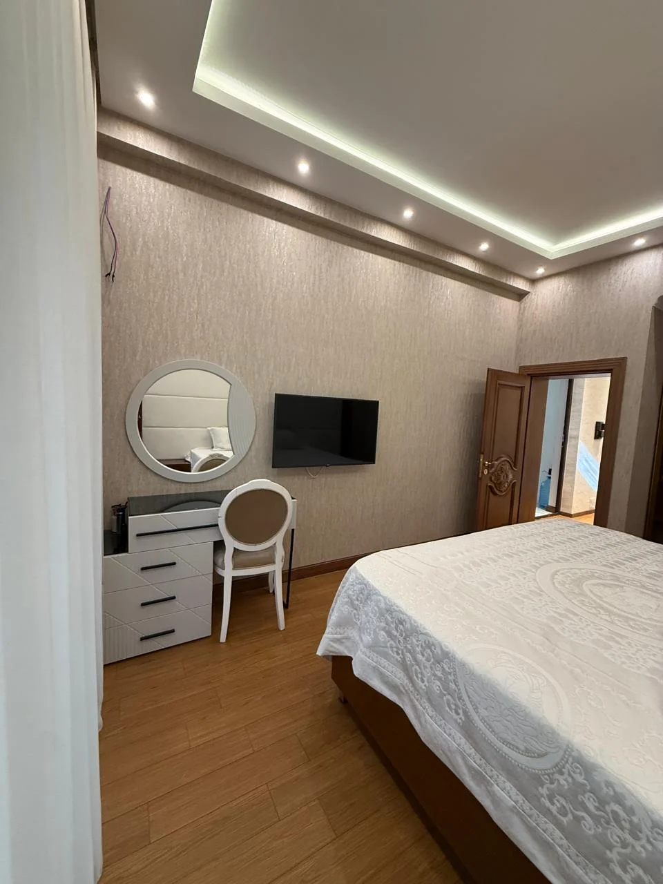 Kirayə 5 otaqlı Mənzil 240 m² Xəzər r.