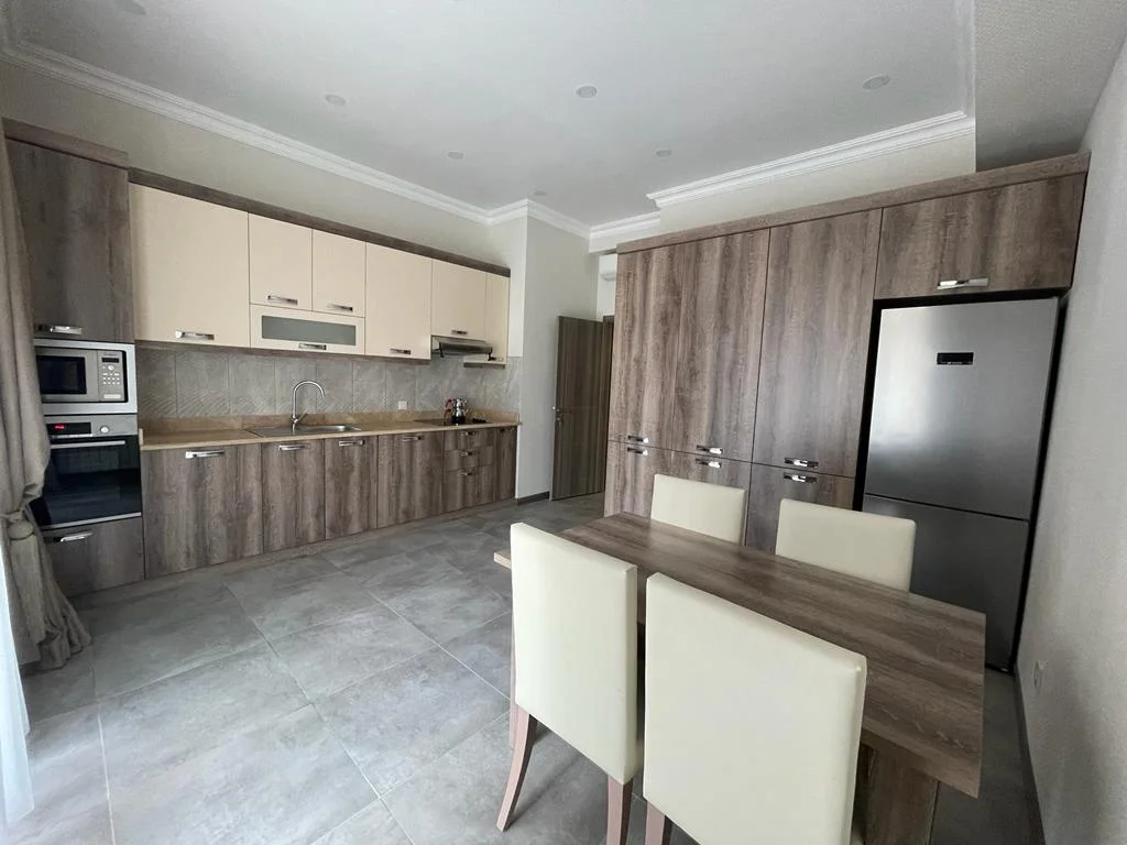 Kirayə 4 otaqlı Mənzil 184 m² Xətai r.