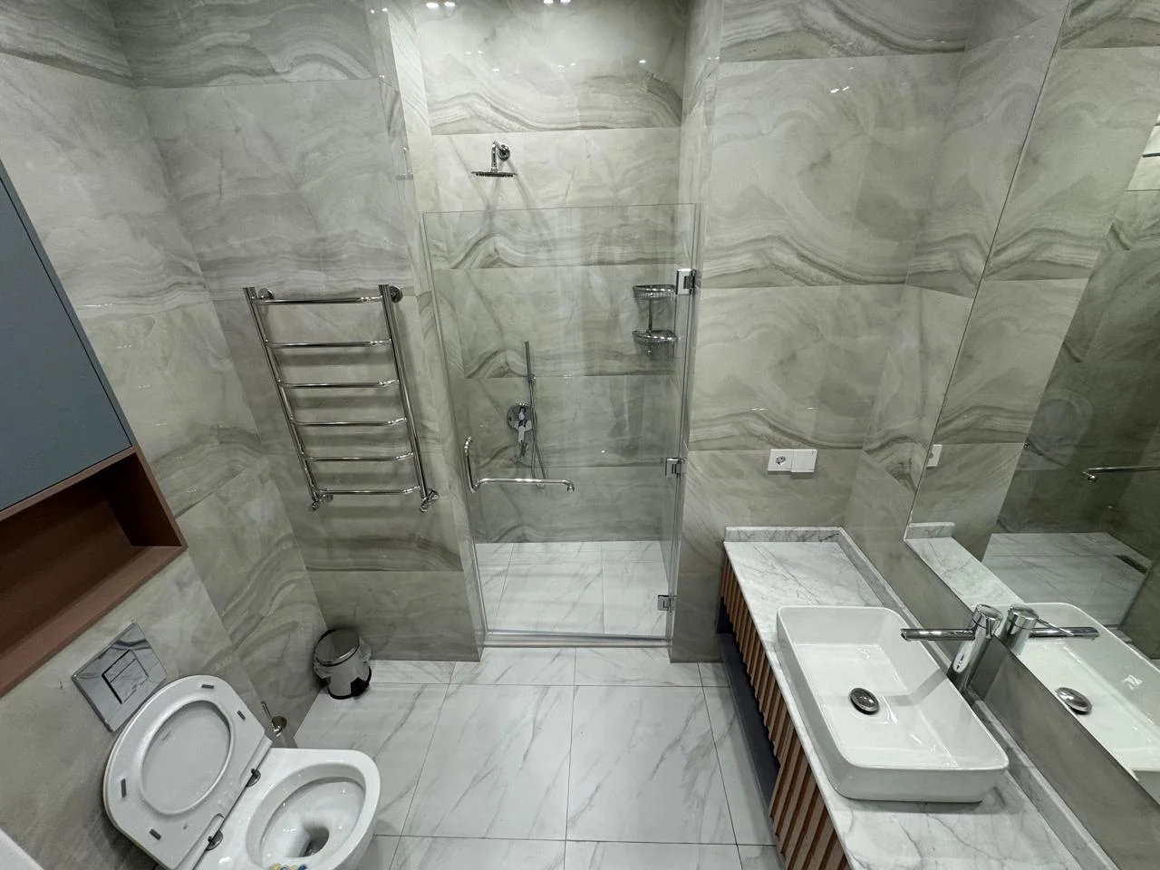 Kirayə 2 otaqlı Mənzil 80 m² Xətai r.