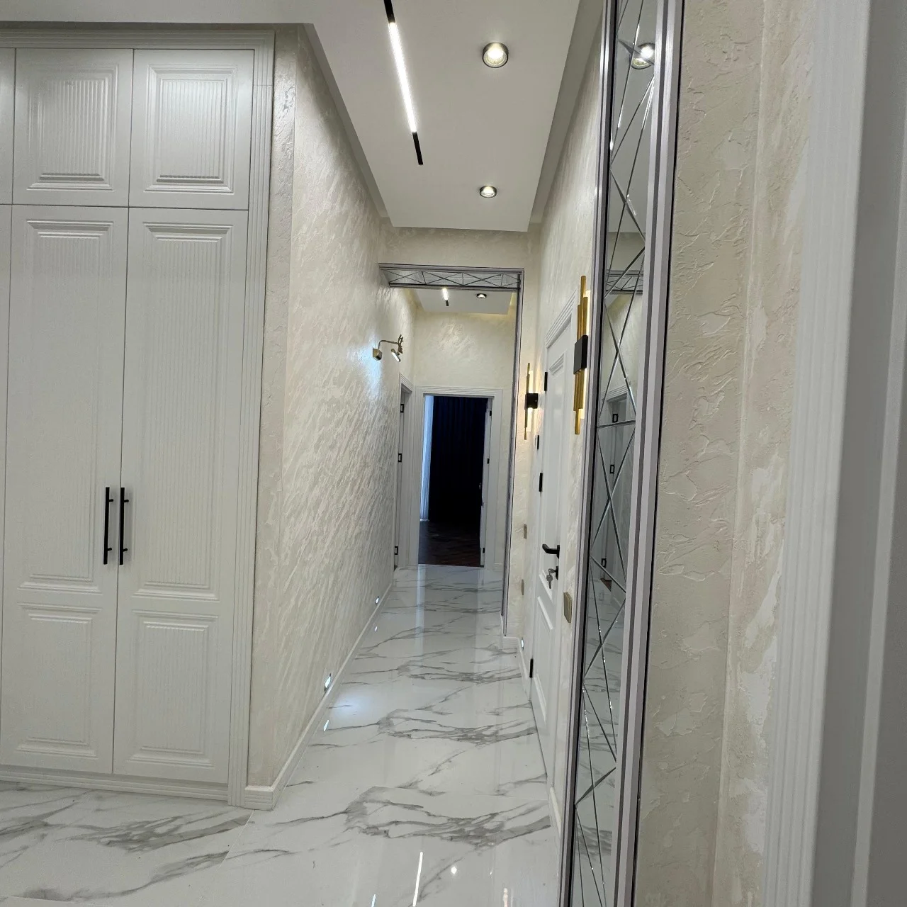 Diplomst Residence , Ağ şəhər
