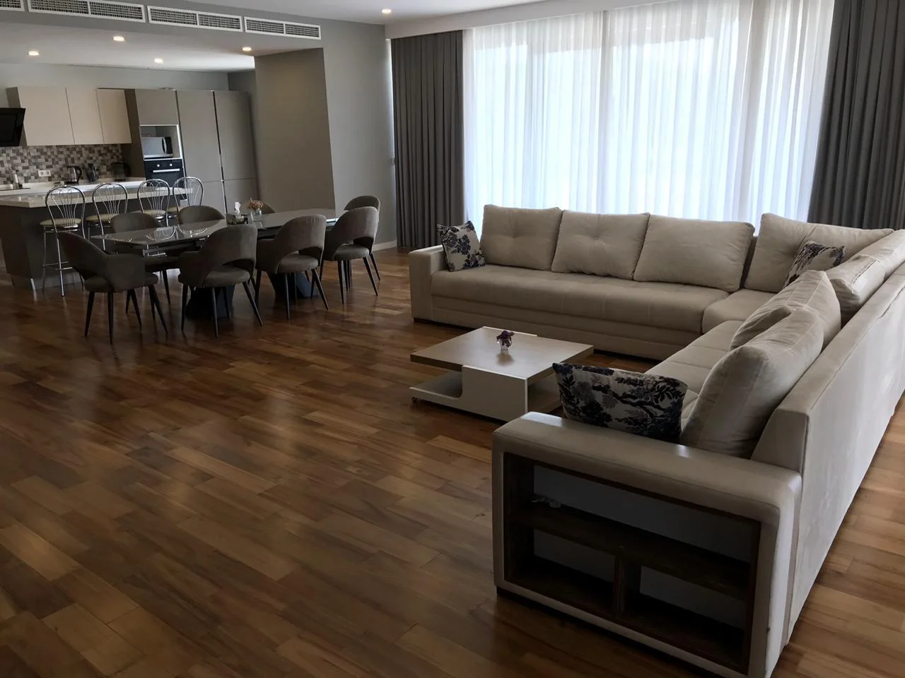 Kirayə 4 otaqlı Mənzil 380 m² Xətai r.