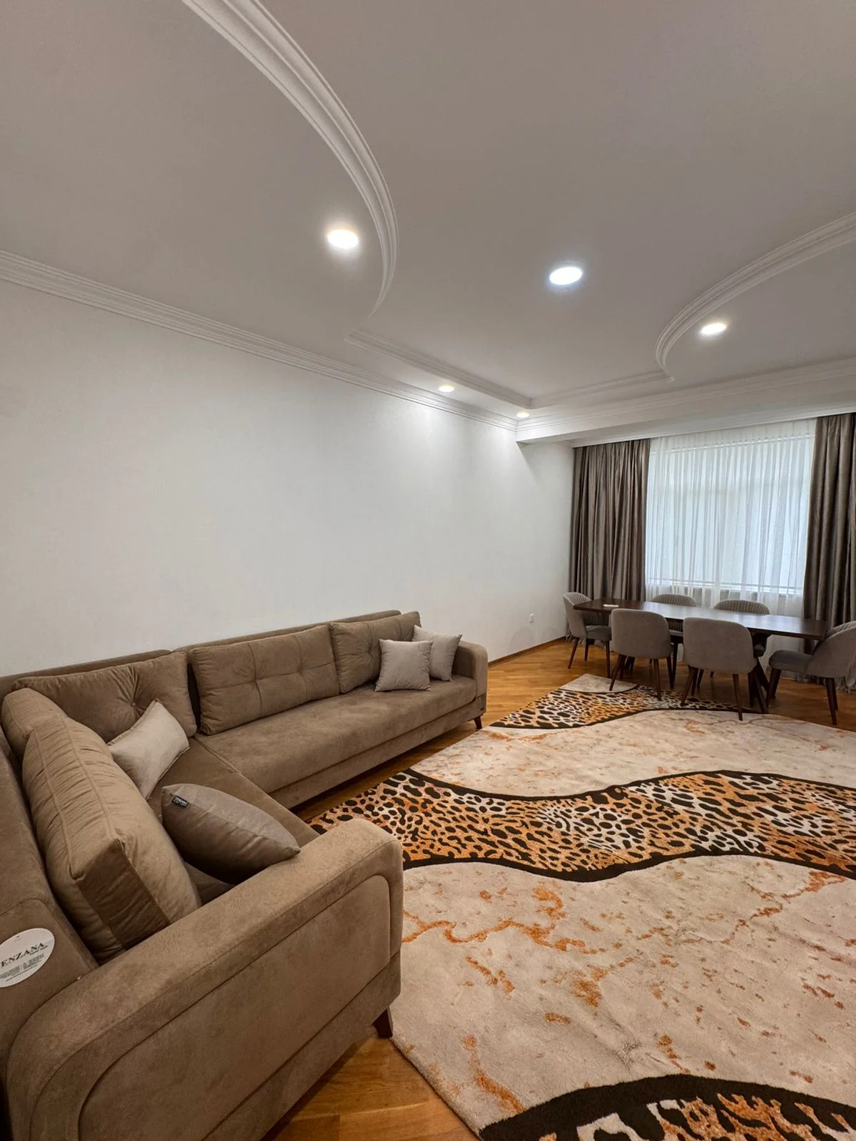 Kirayə 2 otaqlı Mənzil 77 m² Xətai r.