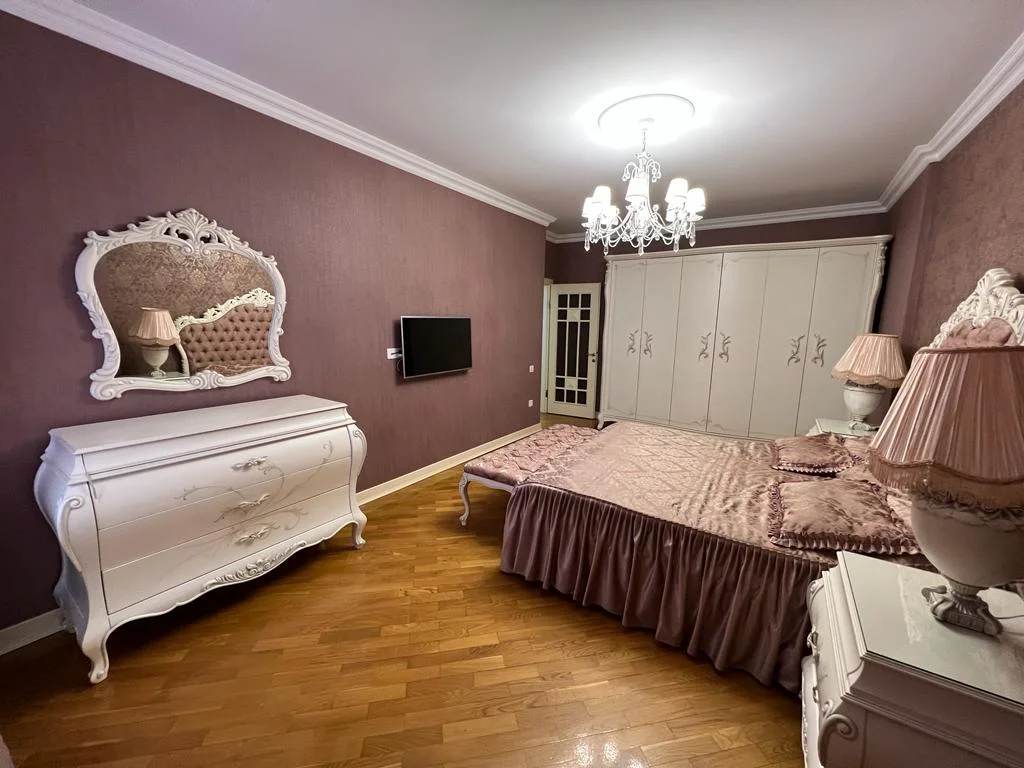 Kirayə 3 otaqlı Mənzil 137 m² Xətai r.