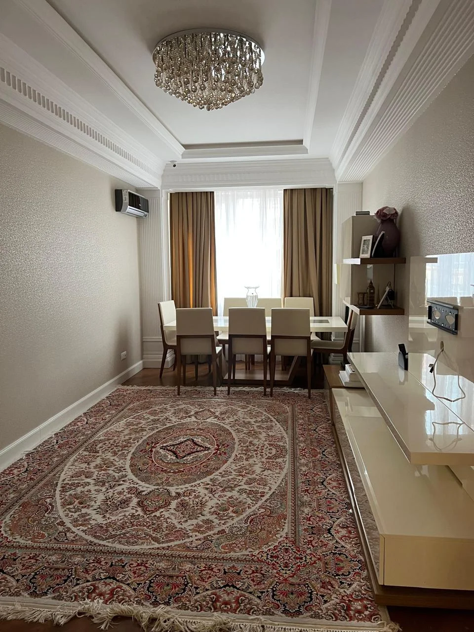 Kirayə 4 otaqlı Mənzil 175 m² Səbail r.