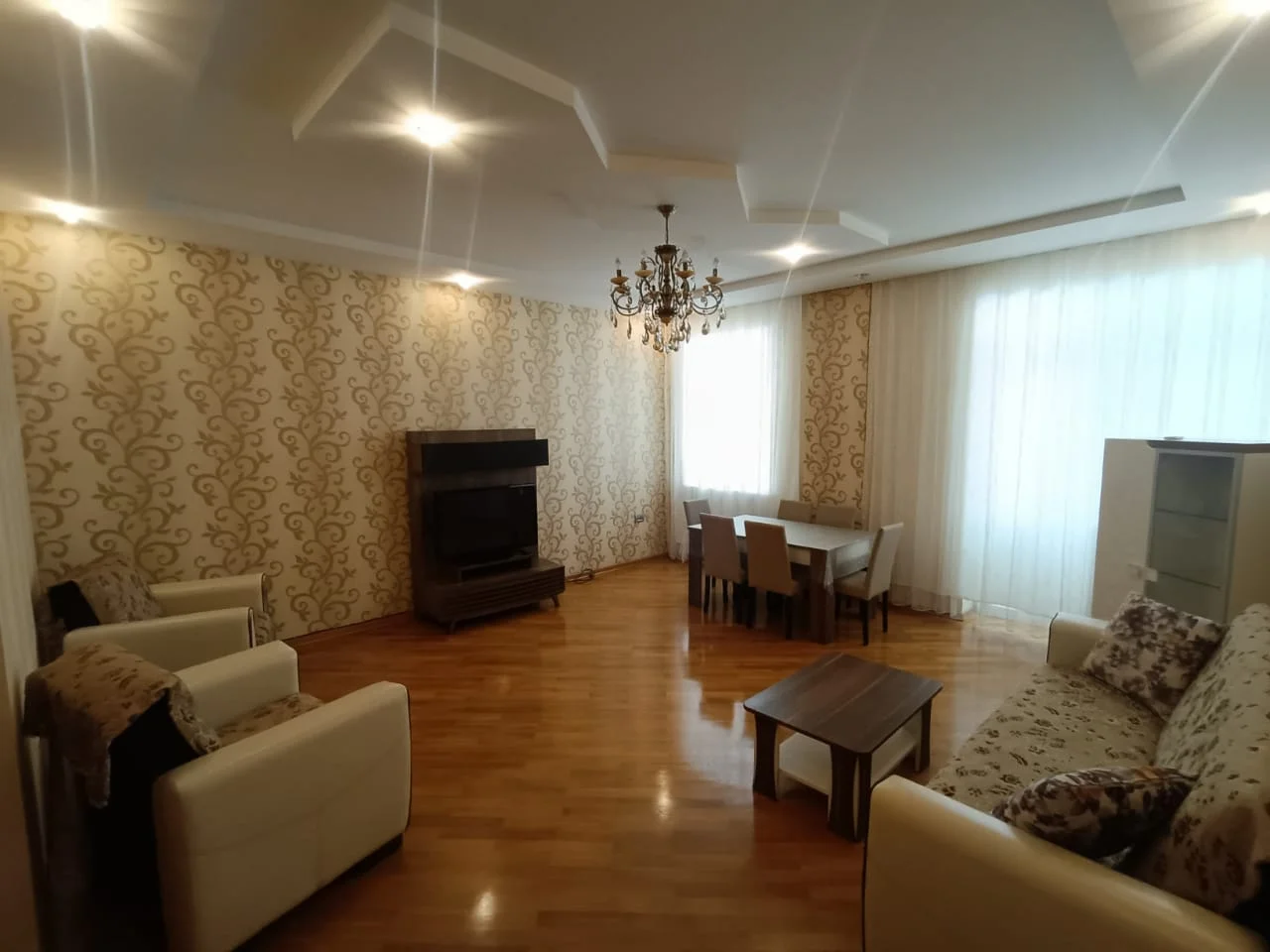 Kirayə 3 otaqlı Mənzil 137 m² Xətai r.
