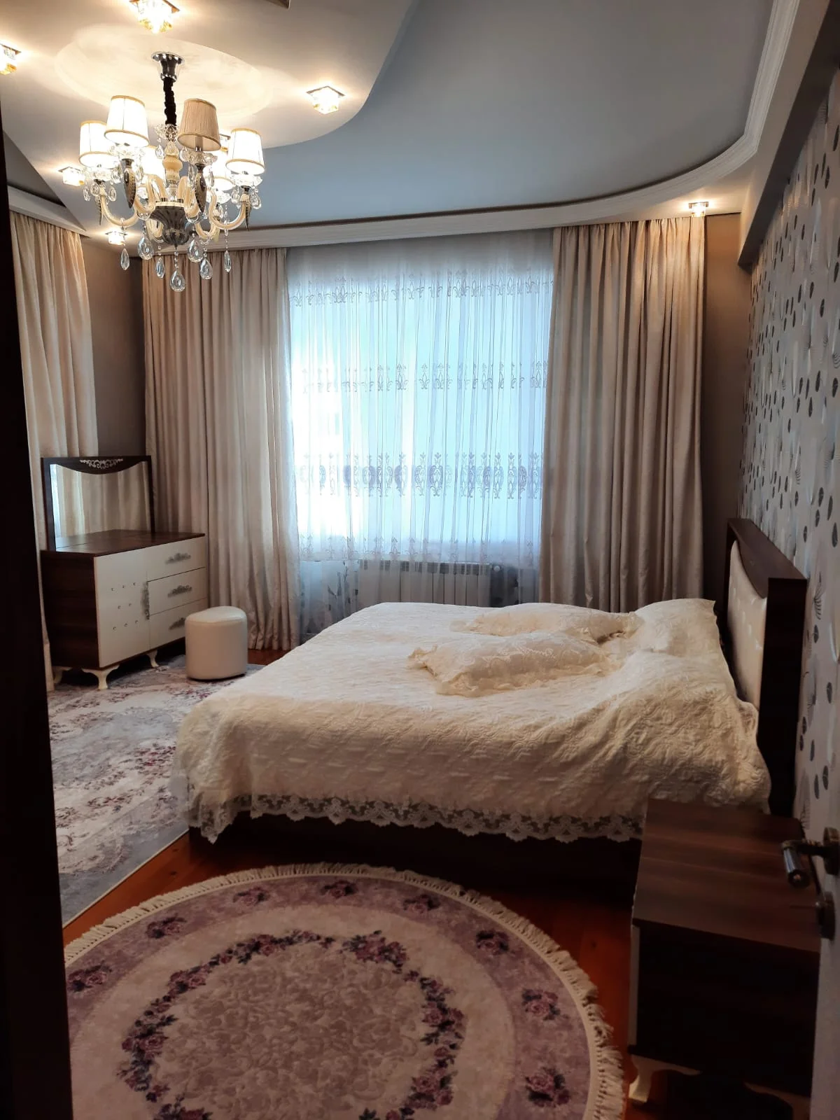 Kirayə 3 otaqlı Mənzil 130 m² Xətai r.