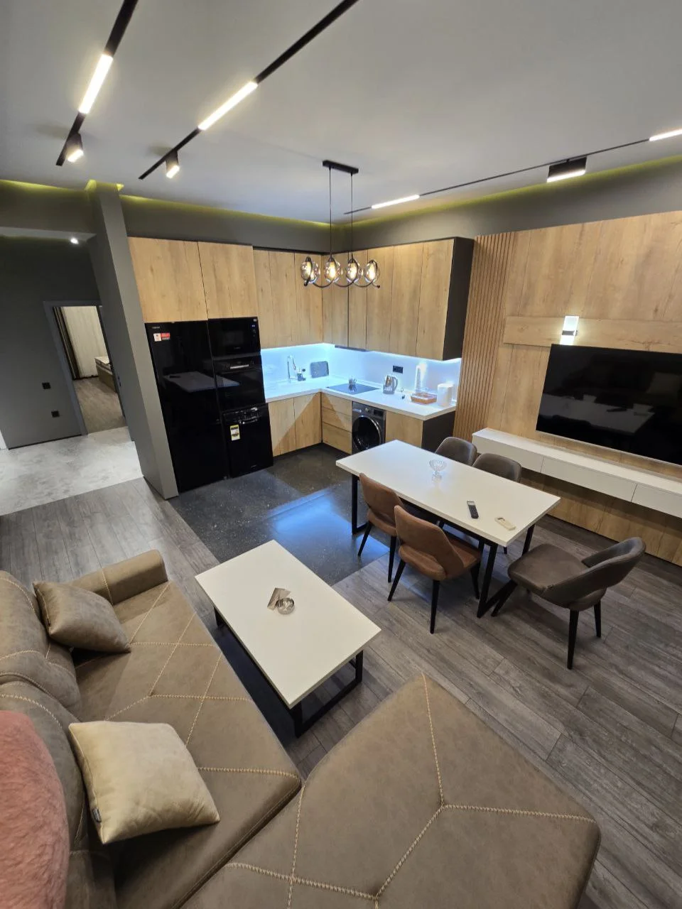 Kirayə 3 otaqlı Mənzil 100 m² Xətai r.