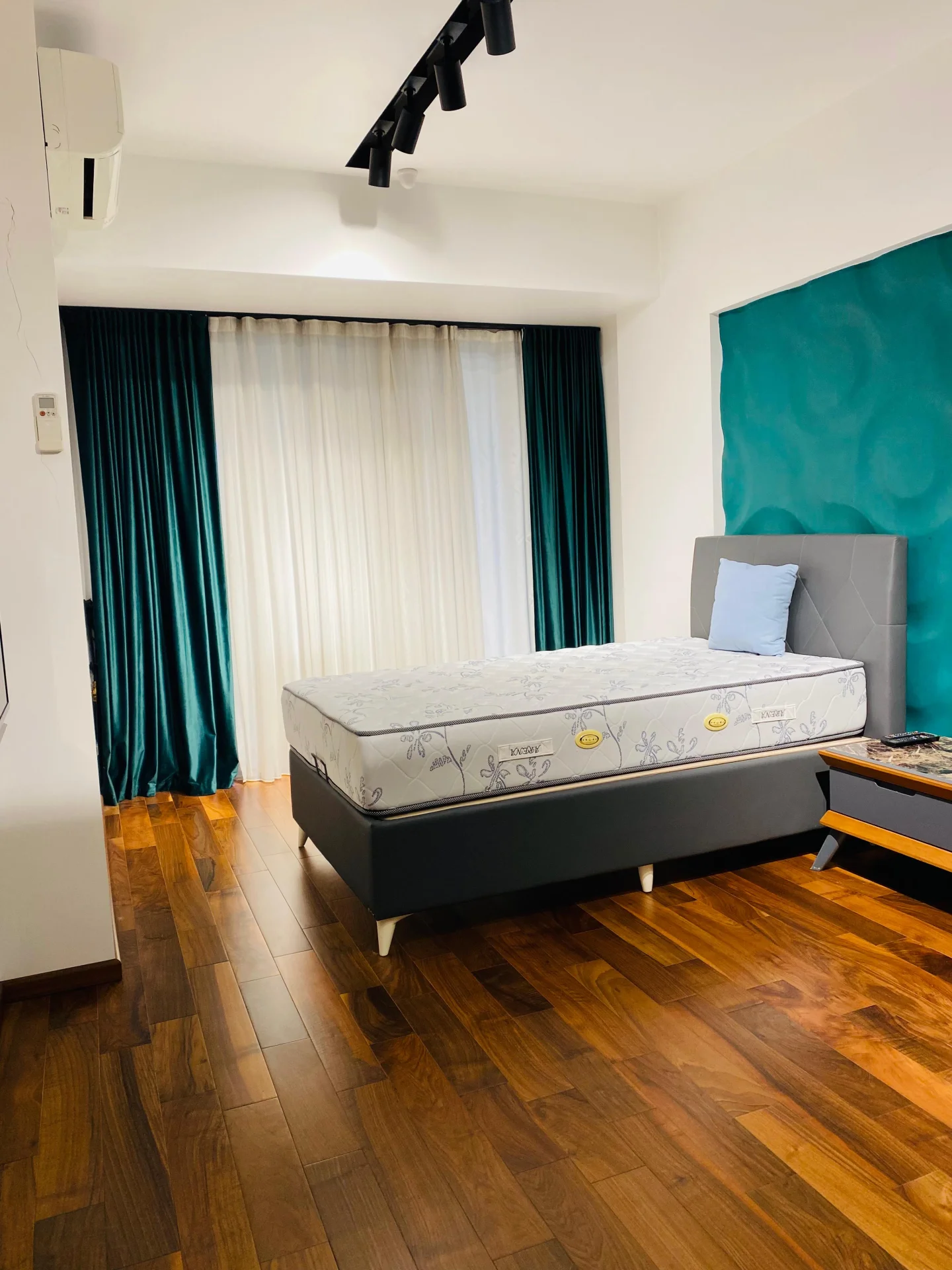 Kirayə 3 otaqlı Mənzil 145 m² Xətai r.
