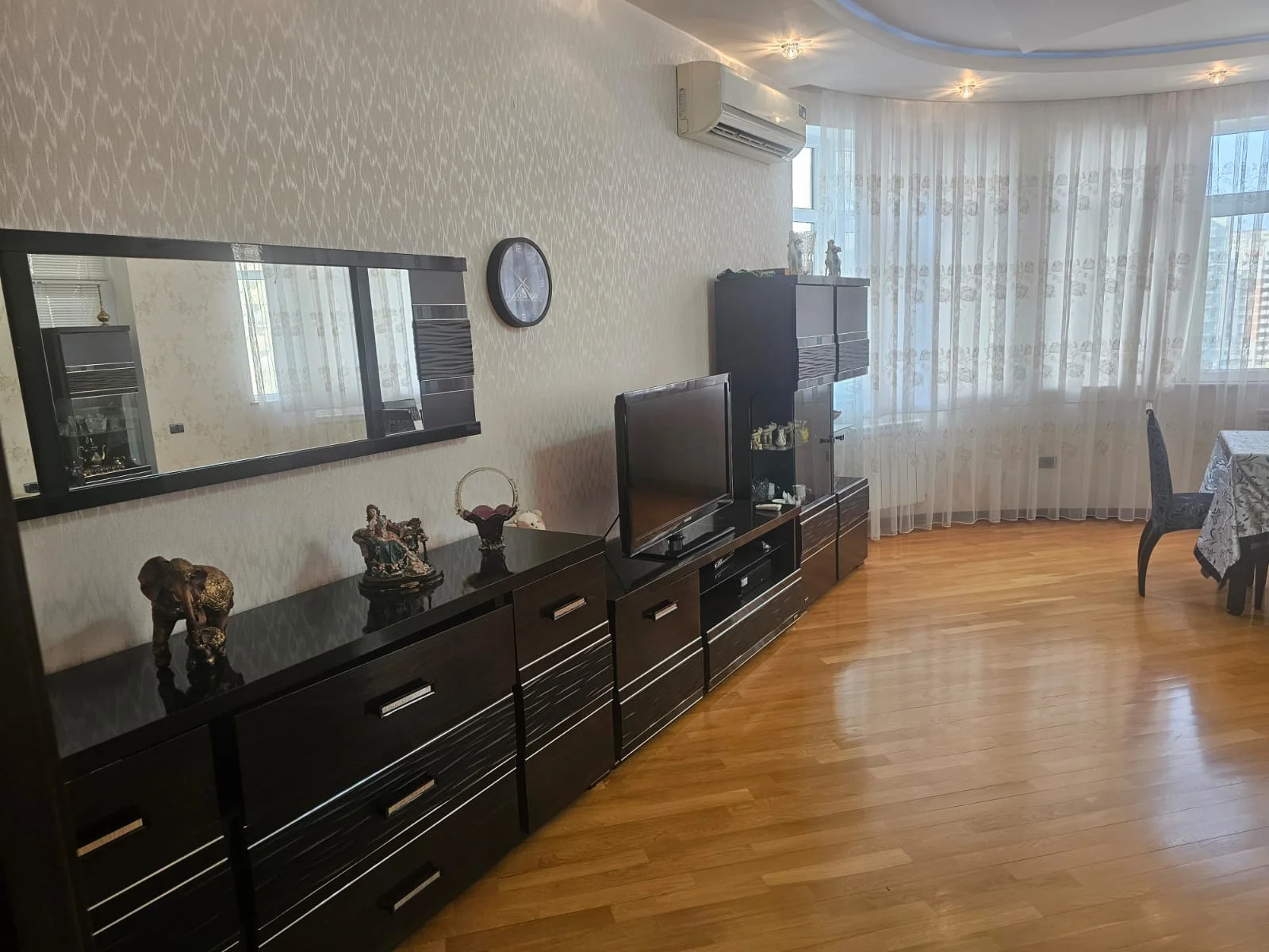 Kirayə 2 otaqlı Mənzil 100 m² Yasamal r. Elmlər Akademiyası m. – şəkil 3