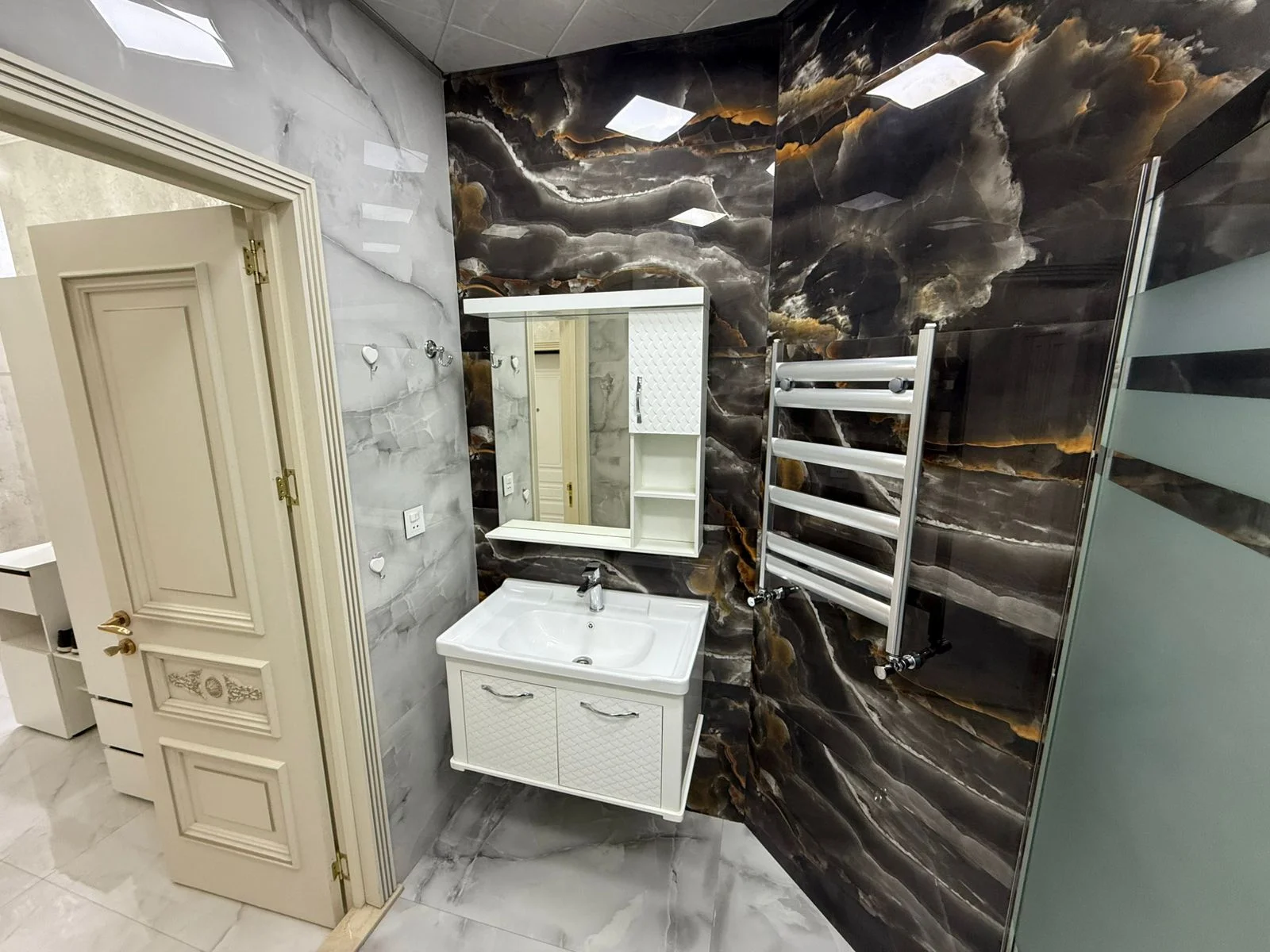 Kirayə 3 otaqlı Mənzil 120 m² Nərimanov r.