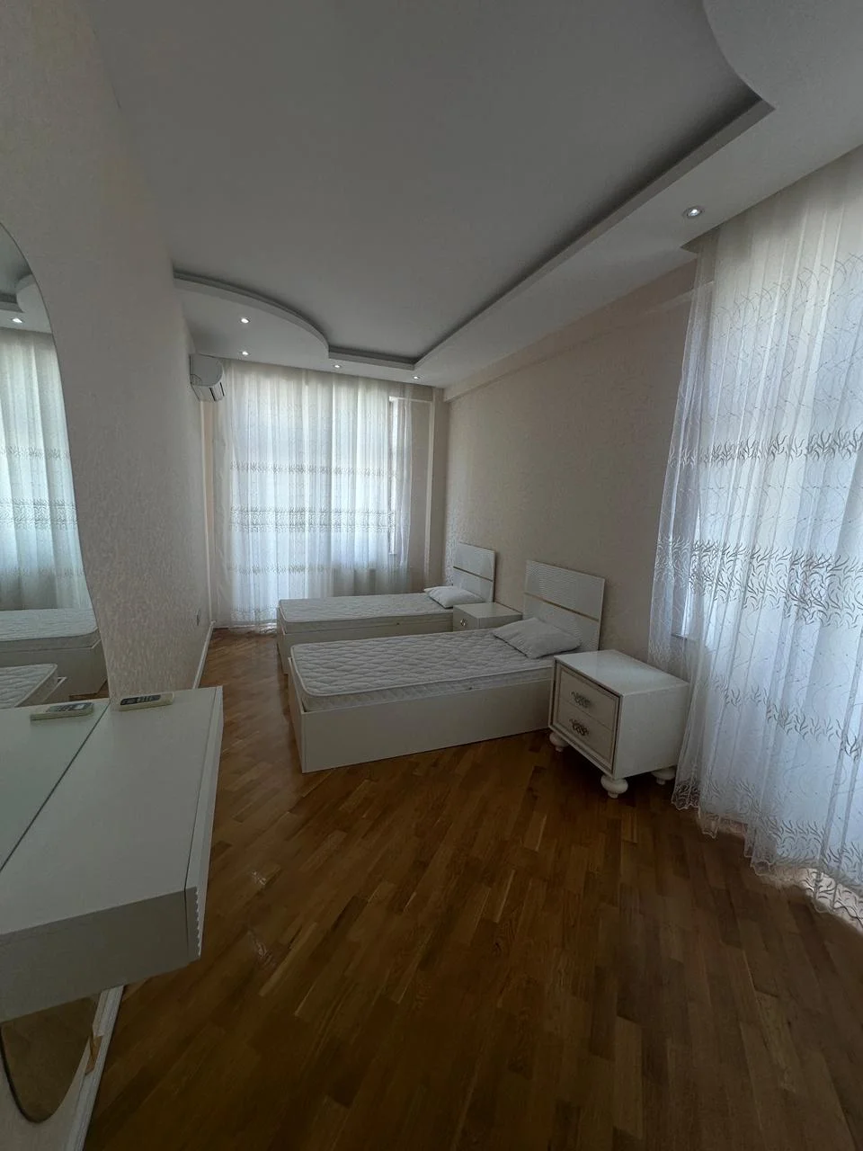 Kirayə 5 otaqlı Mənzil 245 m² Nəsimi r.